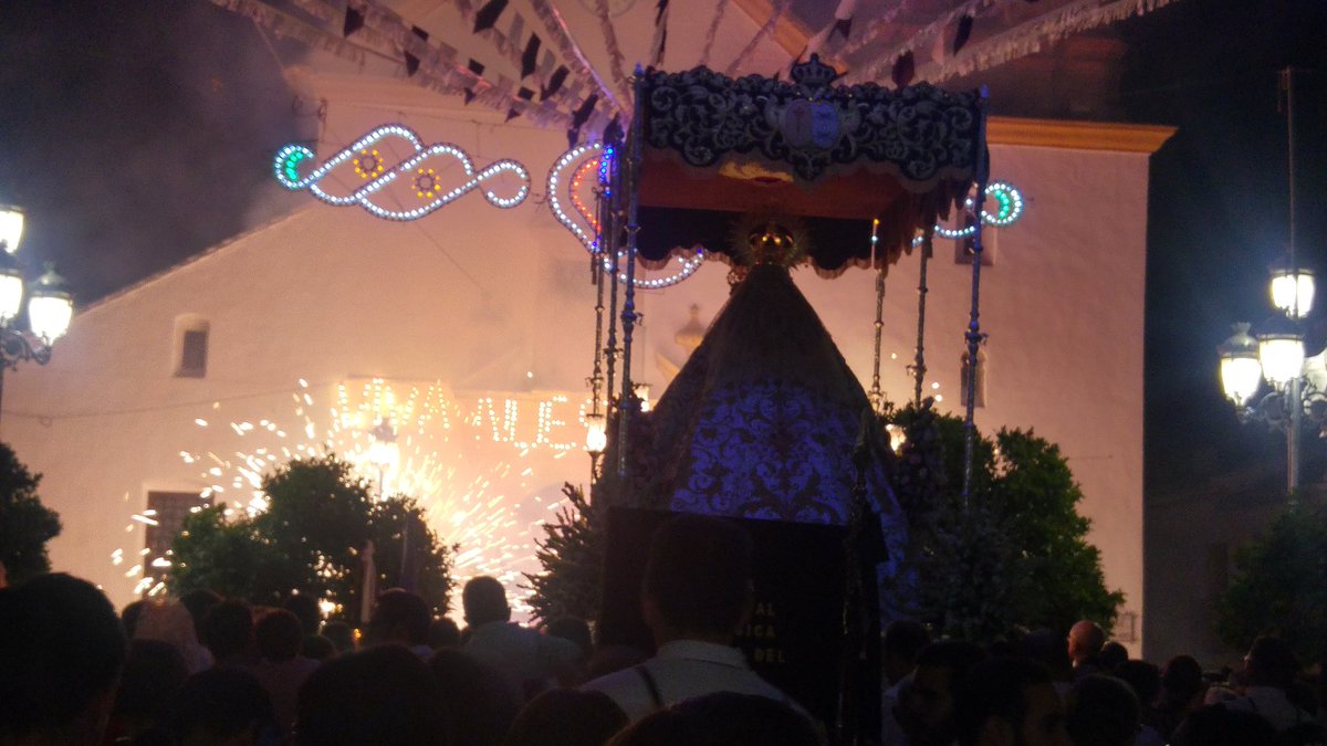 Ultimos fuegos antes de que entre la Virgen del Carmen a su iglesia en Palenciana #suenaelcuervo #bandadelcuervo