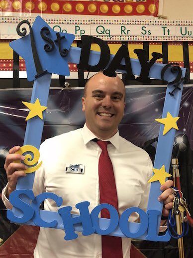 MrFangman's tweet photo. Getting my first day of school on today! #RCHhigher @RCHPrincipal @RCHPatriots https://t.co/vuVkkLRE1c