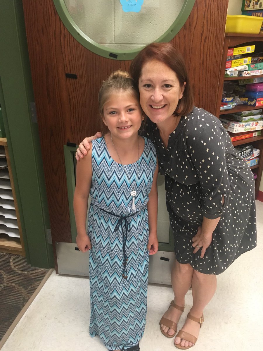 Students showed up carrying some pretty sunny weather today (despite the rain)! I love first day excitement!! #chooseyourweather #lpsleads #LPS1stday <a href="/KBElementary/">Kellybrook LPS</a>