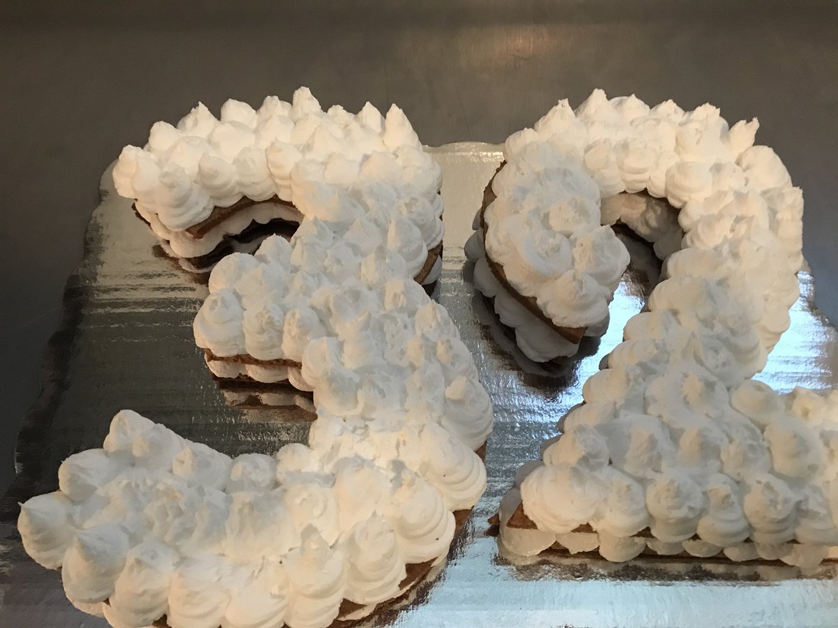 cincosentidosmc's tweet photo. Mándanos un inbox o bien un mail a manuchef@cincosentidos.com.mx para cotizar un bello detalle a quien más quieres!
Síguenos en Instagram como cinco5sentidosbmc 
#manuchef #cinco5sentidos #chefmexicano #topchef #mejorcocina #sableé #pastelestemáticos #cumpleaños32 https://t.co/Ld8JGyNdEv