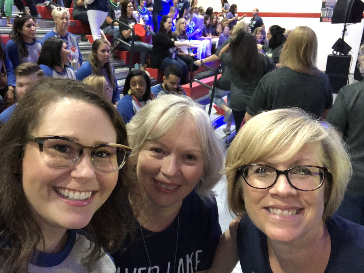 WhitesideNicole's tweet photo. More convocation day fun! #TESourhouse #GCISDConvocation https://t.co/V5VPCCwCc1