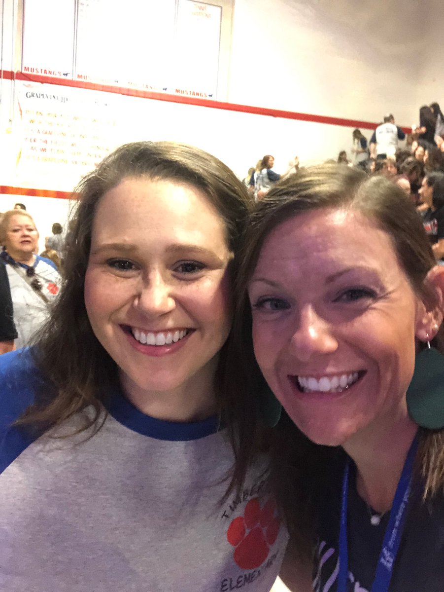 WhitesideNicole's tweet photo. More convocation day fun! #TESourhouse #GCISDConvocation https://t.co/V5VPCCwCc1