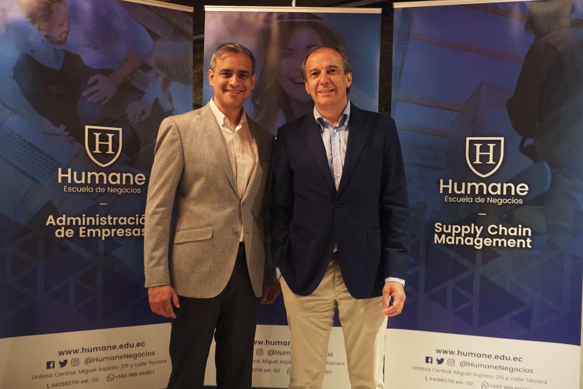 alexvonbuch's tweet photo. Junto a @adolform autor del libro #DigitalizateODesaparece y conferencista de @TIDCoLatam. Ha sido un inmenso aporte a la #TransformaciónDigital en #Ecuador, una gran persona y excelente amigo. Nos vemos pronto! #TIDco2018 #HCG #YoSoyHumane #CulturaHumane https://t.co/KbhgWeITSs
