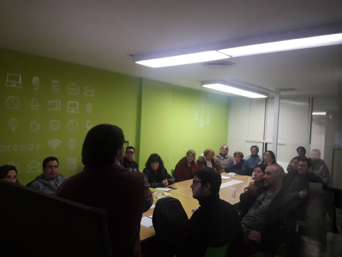 pichmarce's tweet photo. Hoy en el #ClubDeEmprendedores3F Taller Mejorar la propuesta de valor Academia #ArgentinaEmprende .Si tenes una idea o proyecto en marcha llamanos al 4587-5830 o escribinos a clubemprendedor@tresdefebrero.gov.ar #3FInnova #TresdeFebrero #ArgentinaProduce @dievalen @danielavramos https://t.co/sS0WOGBwXH