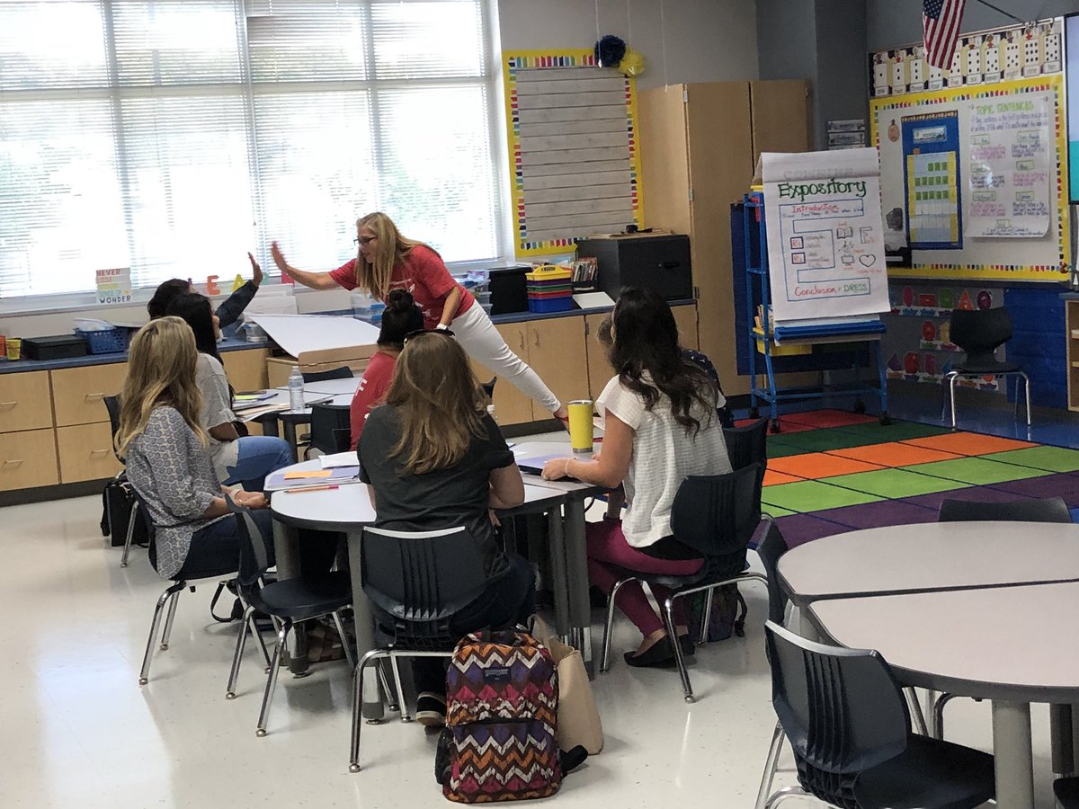brandikl's tweet photo. Learning from the best! #EDLit18 #ShandsES https://t.co/Rz9vO9emey