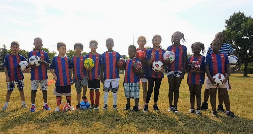 SecondKicks's tweet image. We partnered w/ @TorontoPolice on their Bridging the Gap soccer clinic with the goal of bringing kids and police officers together using soccer. @SecondKicks is proud to play part in furthering this goal. Read @ secondkicks.ca/single-post/20…

#volunteer #causes #dogood #toronto