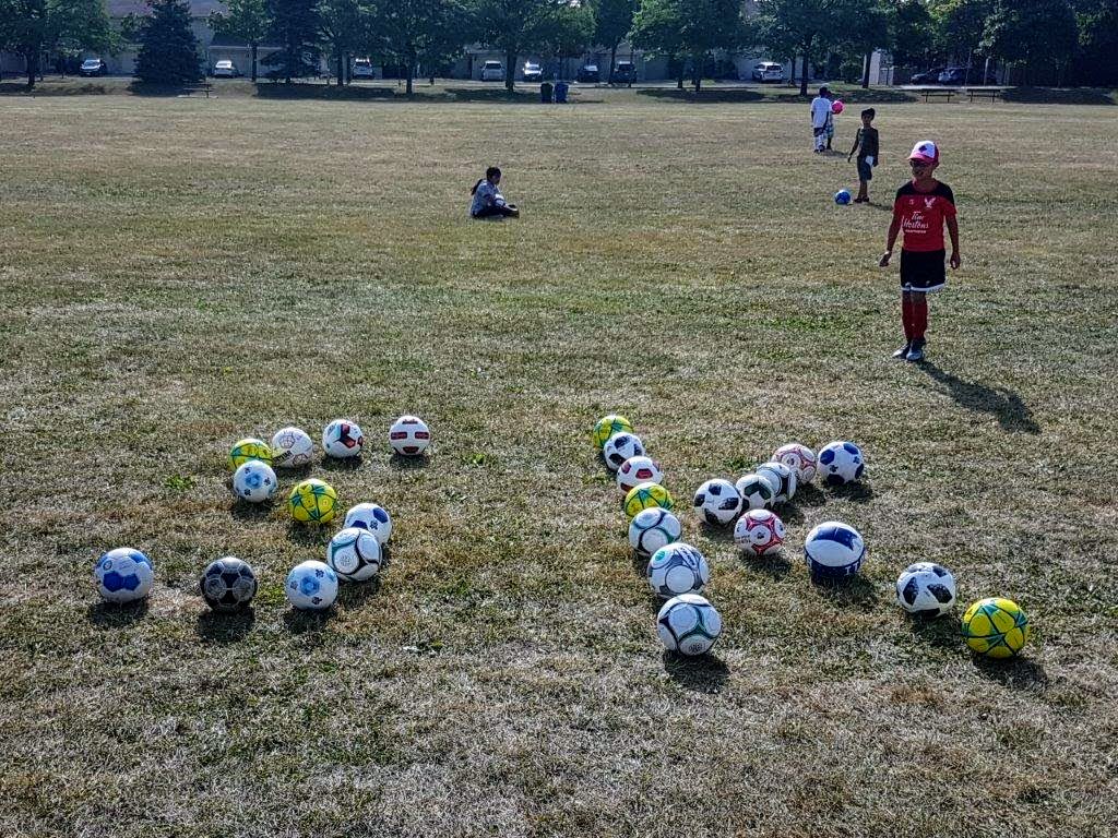 SecondKicks's tweet image. We partnered w/ @TorontoPolice on their Bridging the Gap soccer clinic with the goal of bringing kids and police officers together using soccer. @SecondKicks is proud to play part in furthering this goal. Read @ secondkicks.ca/single-post/20…

#volunteer #causes #dogood #toronto
