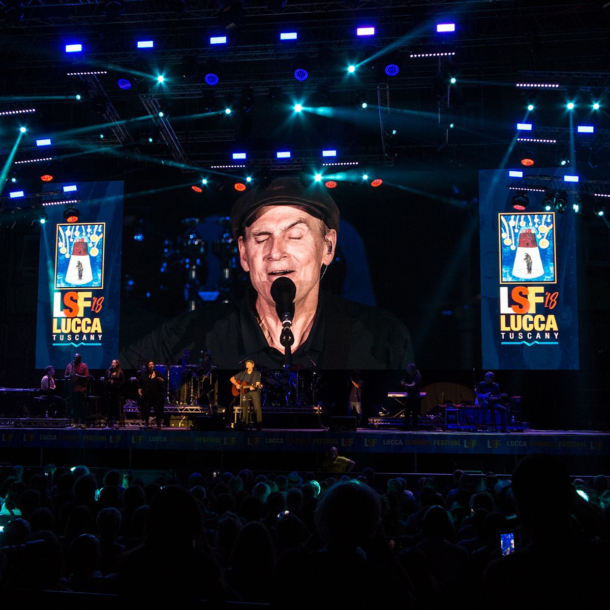 JamesTaylor_com's tweet photo. Bella #Lucca... an amazing venue and a great crowd! 📸 Roberto Menardo @LuccaSummerFest #JT #JamesTaylor #2018Tour #LSF18 https://t.co/aixSJIftDZ