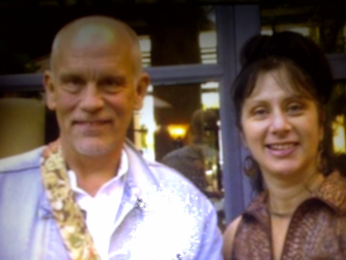 addilang's tweet photo. was amazing to meet #Hollywood #actor #JohnMalkovitch and this is a roarrrrrrrrrr for you dear #Jess @RoarForJess #RoarForJess
#Cancer affects us all #WeLoveYou Jess @celebspottersa @MonaTannie #BrandedCommunication #MediaComSA #USA #SA #ForeverChangedCampaign https://t.co/C6AyLHBQxV
