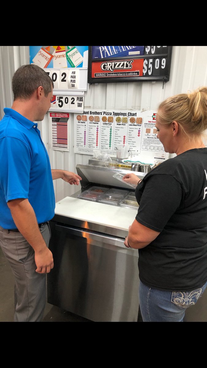 pfadrummer's tweet photo. Evan Fleetwood training and Helping London Food Mart understand the importance of Topping Management.  Great job Evan and great job London Food Mart ⁦@TBHCDelivers⁩ ⁦@hbpizza⁩ ⁦@Evanfleetwood2⁩ https://t.co/LIyTcDlEMn