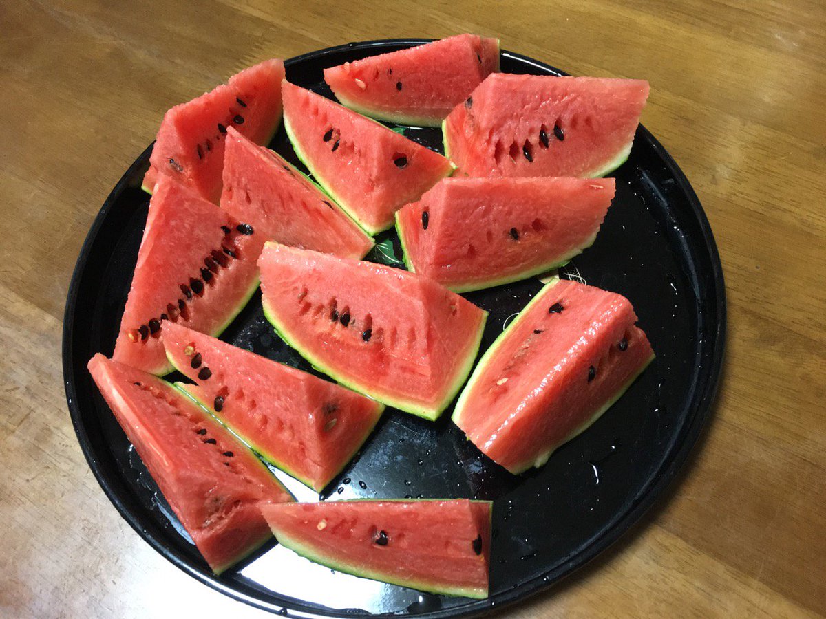 Zakuzakyee's tweet photo. まな娘 最後の4個目を収穫しました。
最後は、我が子ども達と食べ、旨い旨いと好評でした。
蔓・葉も撤収完了です。
小玉スイカ愛娘、あり... https://t.co/flmZjjQMtO #cropnet https://t.co/xDh9cEHLEJ