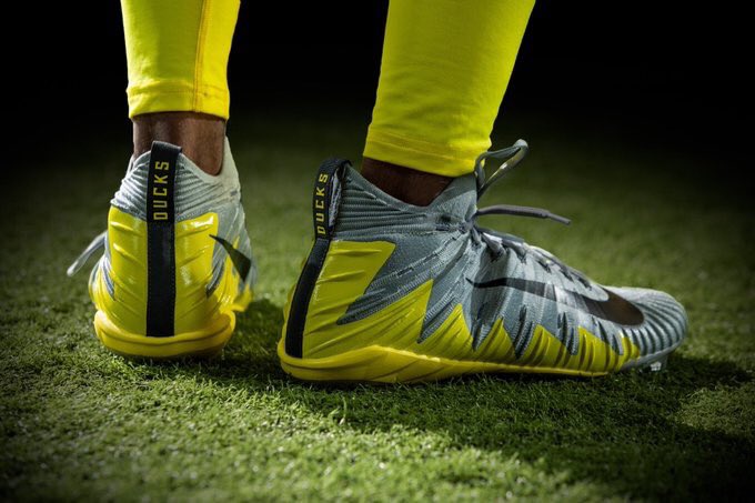 #BREAKING <a href="/oregonfootball/">Oregon Football</a> unveil new uniforms for the season via <a href="/GoDucks/">GoDucks</a> #TBG