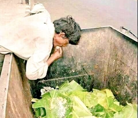 🕊️ அழகிய கவிதை💙 on Twitter: "குப்பை தொட்டியில் விழும் எச்சில் இலை, தன்  வயிற்றை போல் காலியாக இருந்துவிட கூடாதுதென்பதே, ஒரு ஏழையின் அதிகபட்ச ...