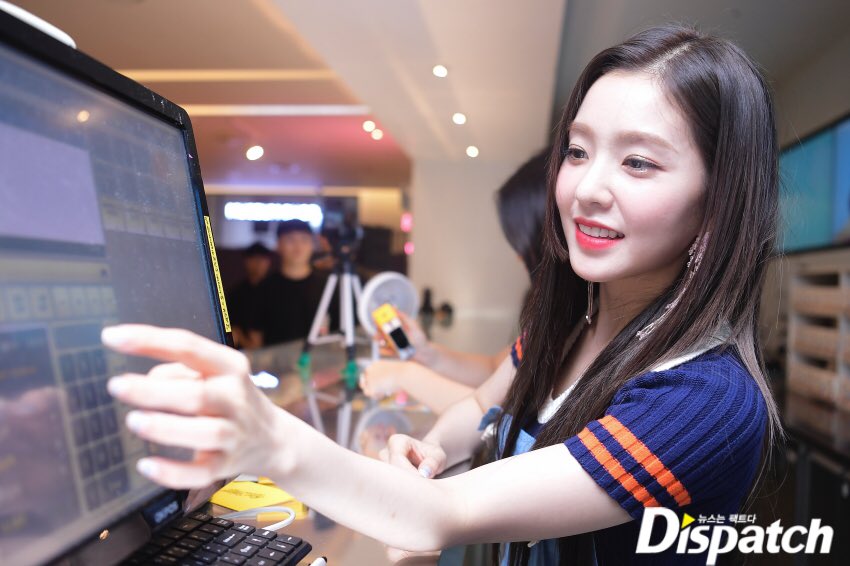 5REDVELVET (@5redvelvet) on Twitter photo 180816 Naver Starcast Summer Magic Red Velvet Cafe Event
#IRENE <a href="/RVsmtown/">Red Velvet</a>
m.entertain.naver.com/read?oid=420&a… 180816 Naver Starcast Summer Magic Red Velvet Cafe Event
#IRENE <a href="/RVsmtown/">Red Velvet</a>
m.entertain.naver.com/read?oid=420&a…