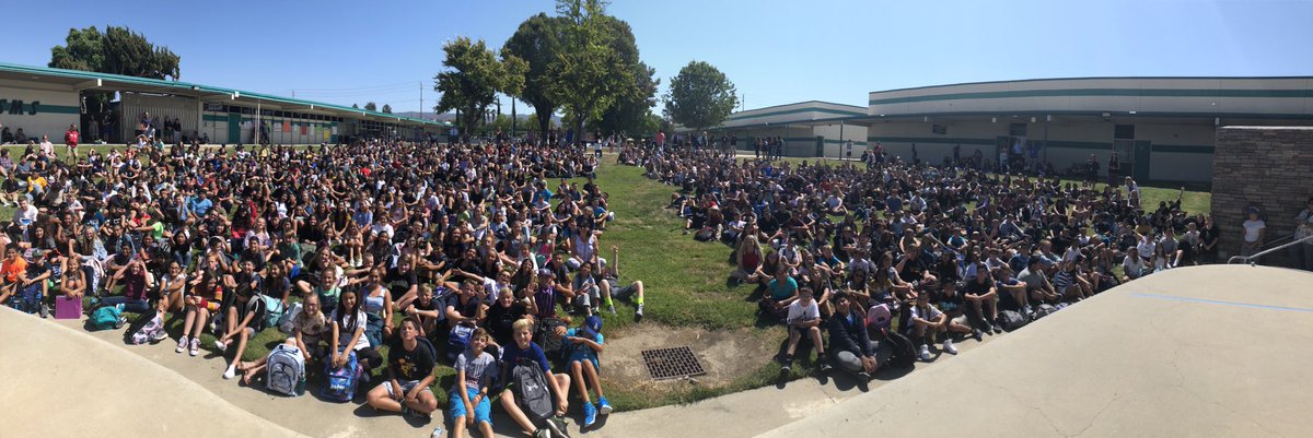 sinaloasabers's tweet photo. Spirit assembly to end the first day! Congrats to the Teal and Black Teams, who are currently tied for first place ๐ #simischoolsfirstday2018 #sms1819 #sinaloasabers #saberpride #wevegotspirit #colorteamcompetition https://t.co/Foslryfwgj