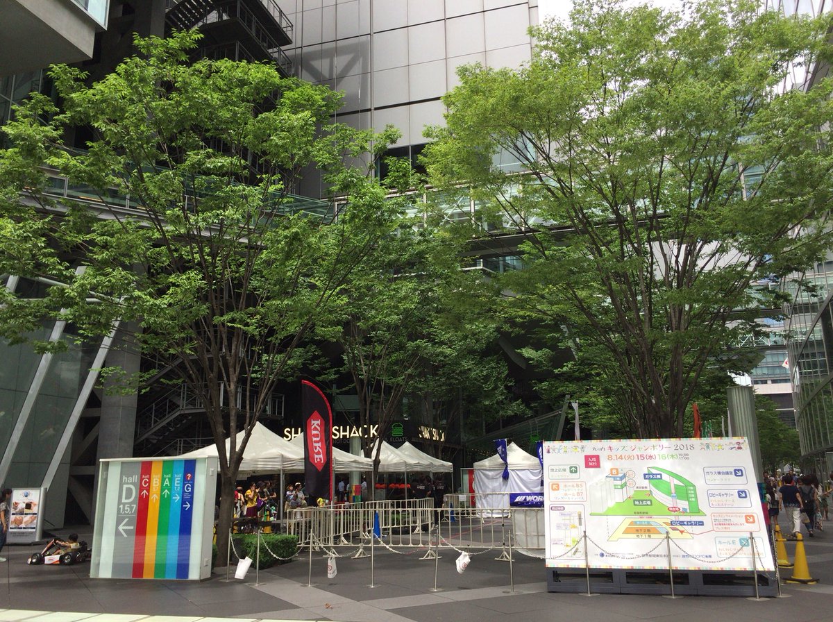 はるかつん たまたまね たまたま降りた駅がね目の前だったんだよ 有楽町駅の国際フォーラム口からすぐ この看板正面にして左手に 東京水道 の水道水飲めるコーナーがあります 500mlのペットボトルまでセットできるみたい 暑いので助かります はるかつん たまたまね たまたま降りた駅がね目の前だったんだよ 有楽町駅の国際フォーラム口からすぐ この看板正面にして左手に 東京水道 の水道水飲めるコーナーがあります 500mlのペットボトルまでセットできるみたい 暑いので助かります