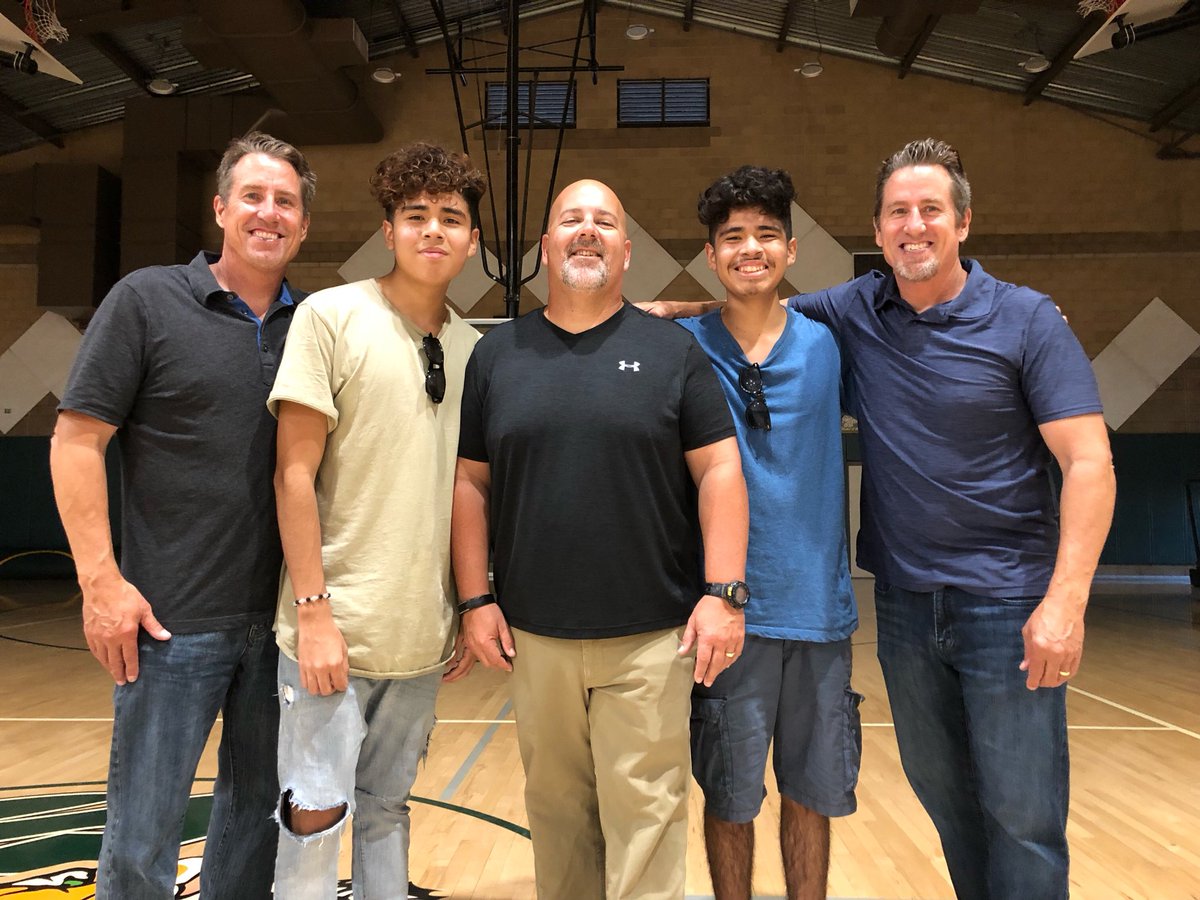 facedonor's tweet photo. Seeing these teachers made me feel like a middle schooler again! I’m glad that I get to talk to some of my teachers, reminisce about the middle school years, and reuniting. https://t.co/PWOjk5PBvy