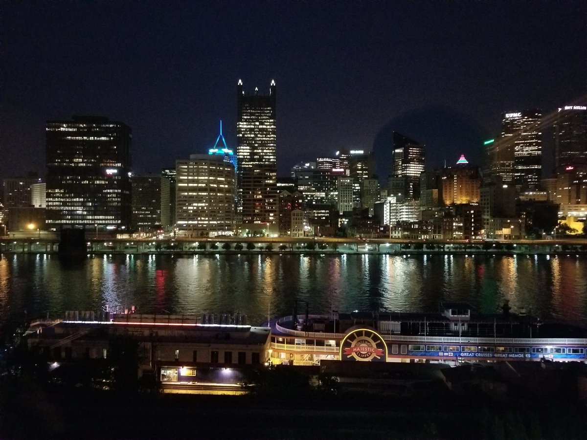 TeenWorld78's tweet photo. If you plan on attending #bqfnats2020 in #Pittsburgh and you stay in a riverside room, you will get a spectacular view day & night! 💛 👀 🙂 @Sheraton_PGH @StationSquare @bqf @TeenWorldBQ #JoinUsIn2020 👌 https://t.co/0PJaAjFpGT