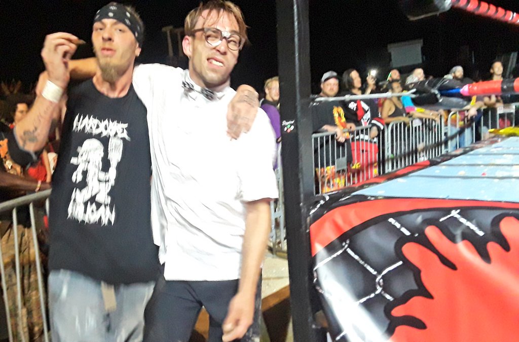 Skippy2Rad's tweet photo. #Team2Rad
NERD! NERD! NERD! NERRDSQUAADD! #GOTJ19 #Y2K18 #Thornville #Ohio #LegendValley @thegotj #Whoopstock #JCW #NerdSquad #Wrestling #Wrestlers #GetHipp #Follow @WWJSCD #N4MDAF #InformedAF #PMA #PositiveVibesOnly #Salute #Skippy2Rad 😁👌💯🌍✌💙🍻 https://t.co/yNn8lp3AD3