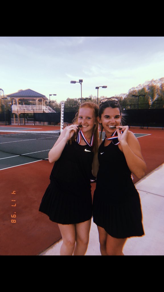 ecbragwell26's tweet photo. happiest of bdays to my main girl 💓 the 🌎 wouldn’t go round without you and your sweet soul !!!! I love you and hope you’ve had a great day💋 #18 #tackle #doubleprtnrs4life @AddieScruggs https://t.co/v3sBzxdAAw
