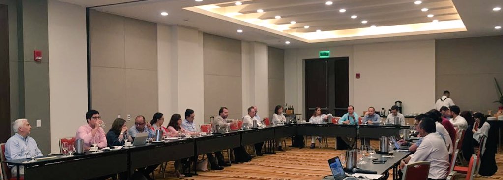santiagopinzong's tweet photo. Realizamos una muy productiva reunión con afiliados de la #CamaraIndustriaDigitalyServicios de @ANDI_Colombia Mañana, en el marco de #CEC2018 tendremos conversación con Gobierno de @IvanDuque sobre los 5 ejes estratégicos y propuestas para que #Colombia sea un #PaisDigital https://t.co/d4nRimM3pJ