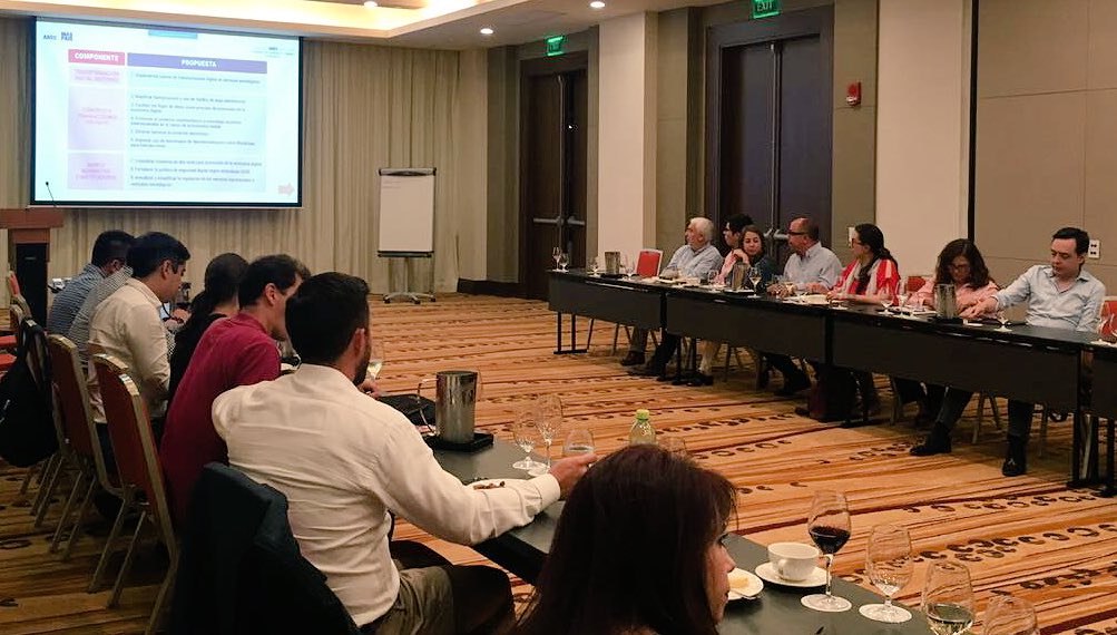 santiagopinzong's tweet photo. Realizamos una muy productiva reunión con afiliados de la #CamaraIndustriaDigitalyServicios de @ANDI_Colombia Mañana, en el marco de #CEC2018 tendremos conversación con Gobierno de @IvanDuque sobre los 5 ejes estratégicos y propuestas para que #Colombia sea un #PaisDigital https://t.co/d4nRimM3pJ