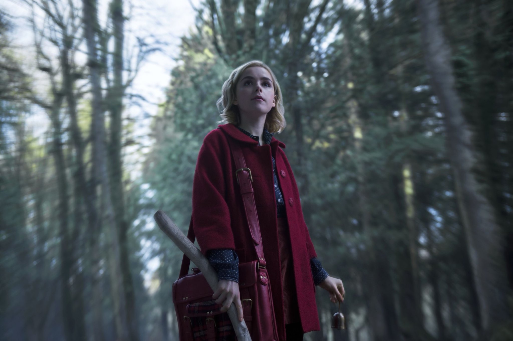 รีวิว Netflix Thailand on Twitter: "ภาพแรกจาก Chilling Adventures of Sabrina ซีรีส์แม่มดสุดดาร์คจาก Netflix เป็นซีรีส์ที่พูดถึงต้นกำเนิดและการผจญภัยของแม่มดซาบรินา เกี่ยวกับการก้าวเข้าสู่วัยผู้ใหญ่แบบดาร์กๆ เต็มไปด้วยความสยองขวัญ ลึกลับ และเวทมนตร์คาถา