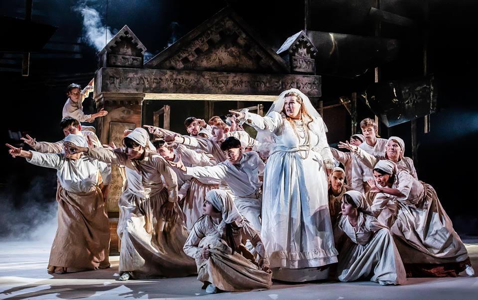 EM_Theatre's tweet photo. .@CurveLeicester @sarah_ingram1 #CurveFiddler @mel_knott @SideKick_Dance @alparkinsonpm 5* review of terrific community Fiddler https://t.co/dNABaMwP6J https://t.co/h5t7HIArvH
