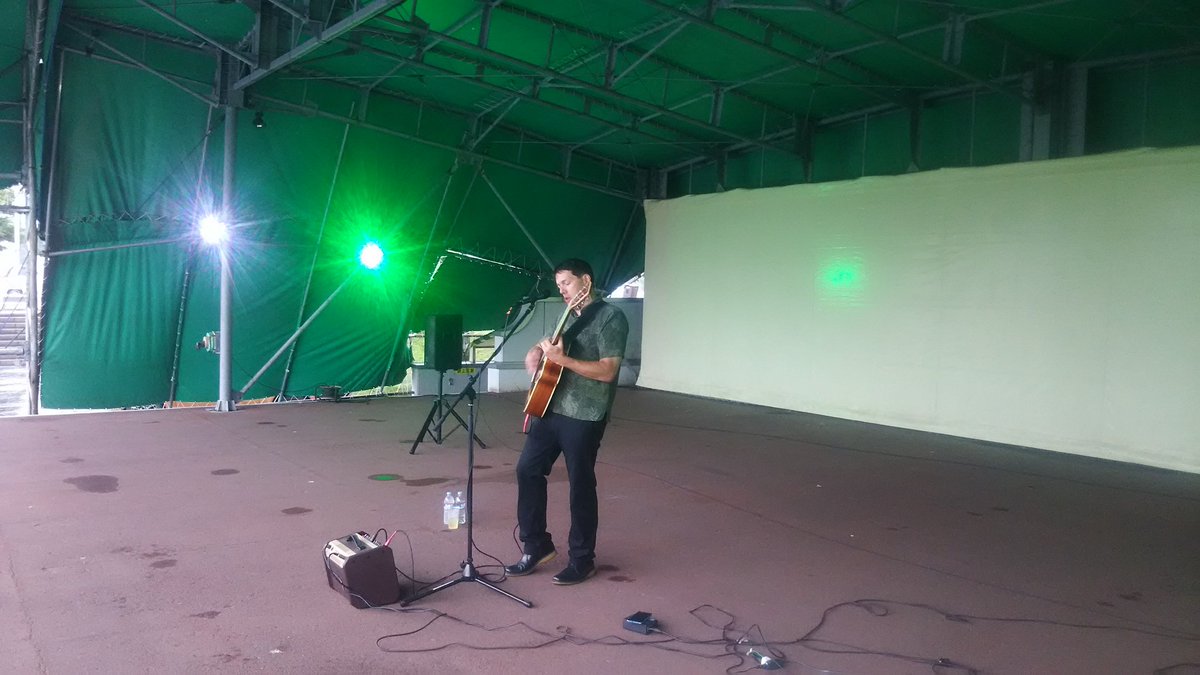 Mjプロモーション Pa Twitter チャリティーイベント 納涼ビアガーデン ふれあい広場あつべつ 相変わらずの雨ですが ステージ出演者も相変わらずの全力パフォーマンス 海外アーティスト Dan Chiles シンガーソングライター 雨宮さらさ トルtーヤ ２日続けて登場の