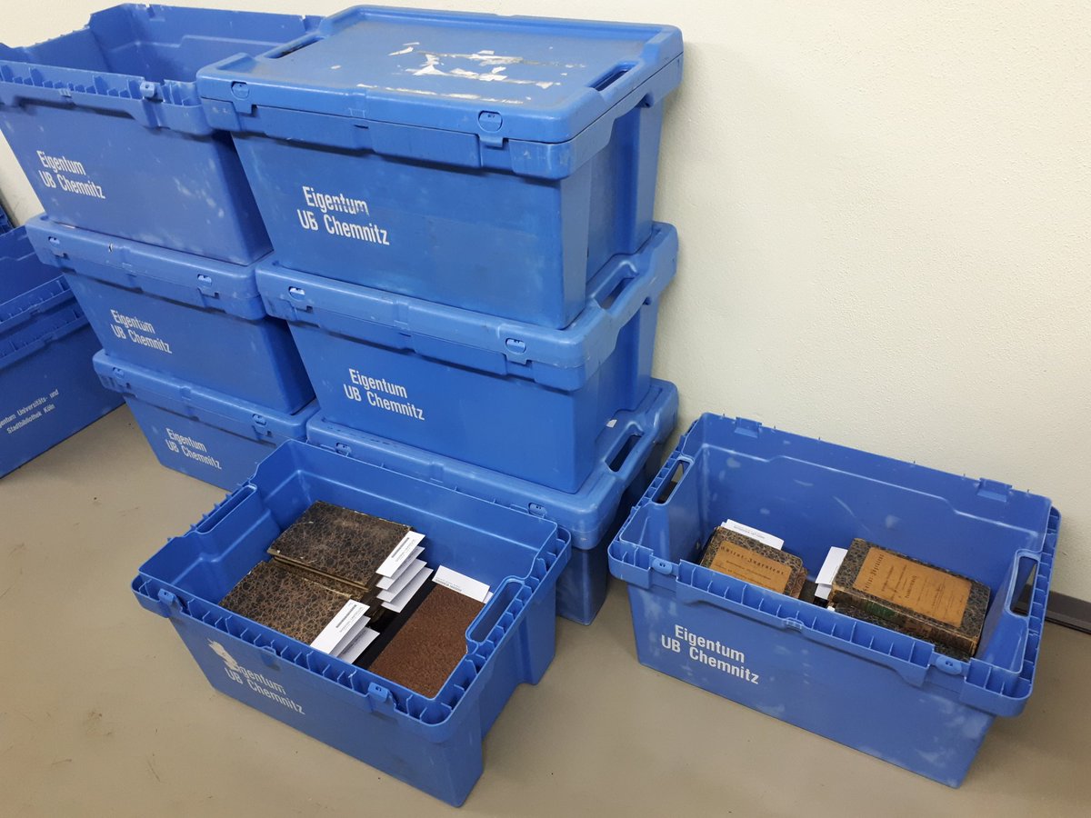 UBChemnitz's tweet image. Die Kisten wurden gepackt und gleich geht&apos;s auf zur @UBFreiberg. Dort wird ein Teil unserer Zeitschriften digitalisiert.  #LDPSN #sachsendigital #DigitaleSammlung