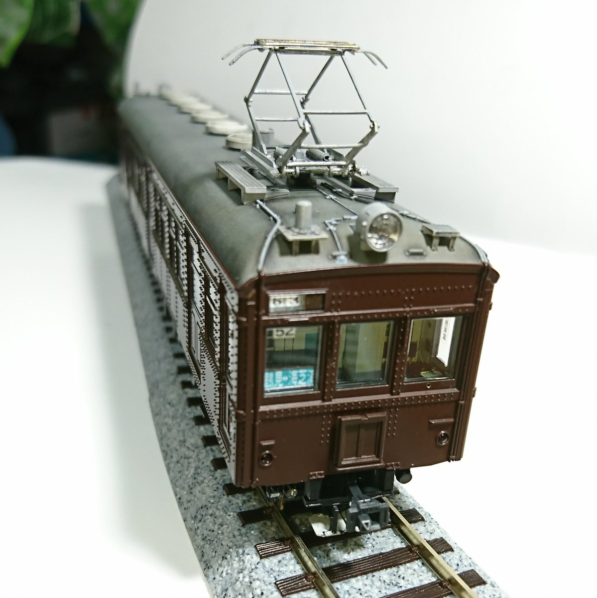 Masuo Op Twitter 12 サボとサボ受けの取り付け 90年代前半 車掌側の窓に行先によって色の違うサボを揭出していた姿を再現 写真を元に国鉄フォントでデカールを自作 カトー Hoゲージ 16番 クモハ12