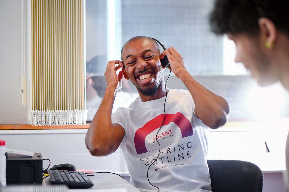 SolentUni's tweet image. Best of luck to everyone receiving their A-level results today! Here's a peek at the friendly faces manning our hotlines and social media accounts for the next few days, ready to answer your questions. Here's how to get in touch: ow.ly/qdga30lpOfY #ResultsDay