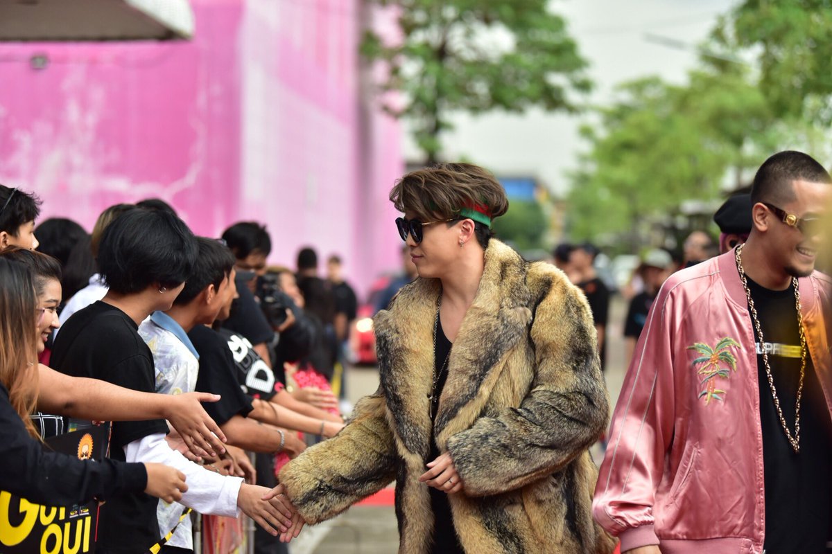 ถามว่าร้อนมั้ย??? 😂😂😂 พรุ่งนี้เจอกันนะครับชาวหาดใหญ่ #doublep จะมาเยือนถึงที่ มันส์แน่นอน!!! เห็นหลายคนถามมาว่าถึงกี่โมง พวกเราถึงกัน 3โมงครึ่งนะครับ อยากมาเจอมาหากันได้นะครัชชชช #mindsetmob 🤙