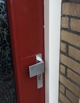 POL_Segbroek's tweet photo. #segbroektips #letop #inbraak #papiertje
De laatste dagen zien we meer papiertjes tussen de deur en sponning zitten. Dit is een truc die inbrekers gebruiken om te kijken of de bewoners langer afwezig zijn.
https://t.co/u3hvhIZcye https://t.co/PDlBOYoex4 https://t.co/lY1WsDqik0