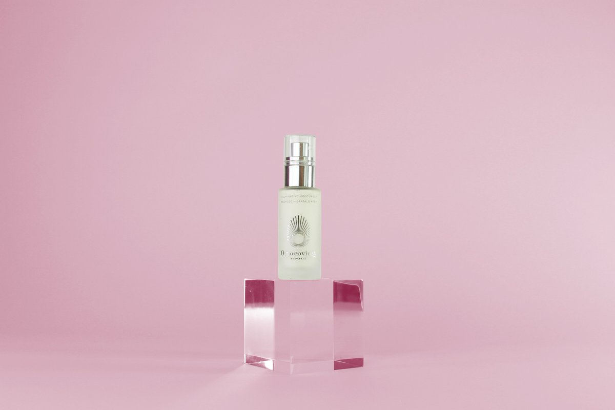 LatestInBeauty's tweet photo. To celebrate our 10th Anniversary, we wanted you to trial one of @Omorovicza's most luxurious products: the Illuminating Moisturiser, which we all adore for its chic packaging and 5* glow formula ✨ Try yours: https://t.co/accfQiHXDW #LIBICONS https://t.co/X4FJxLYfOR