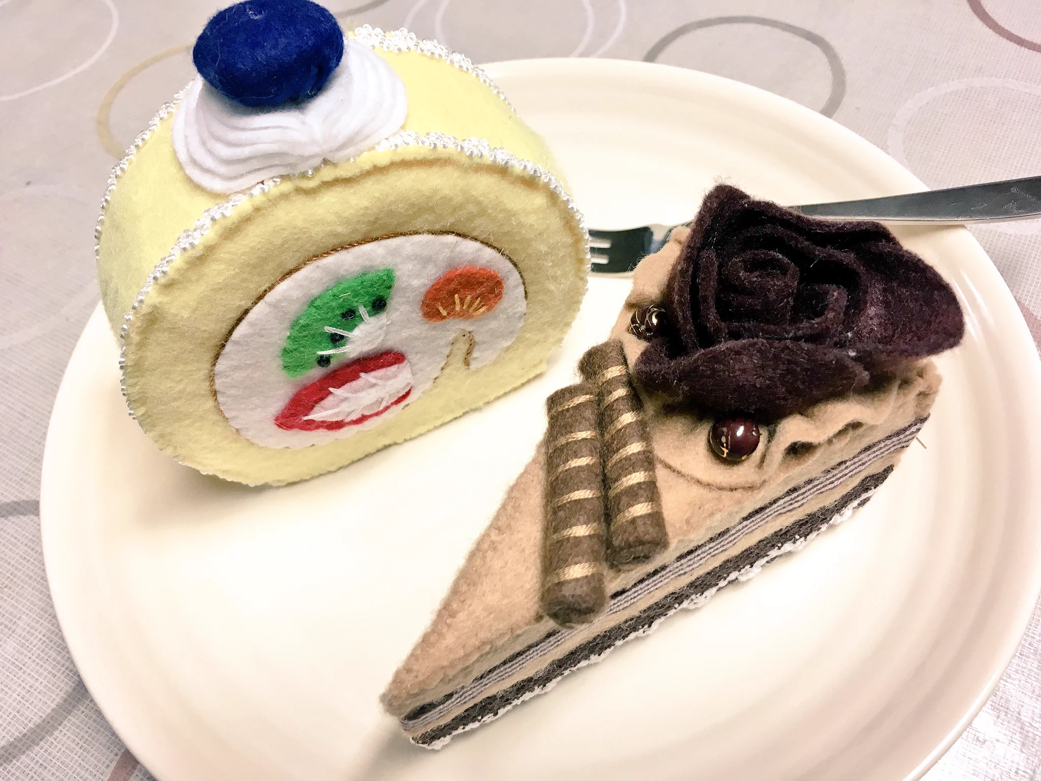 孫のために作ったフェルトケーキが可愛すぎると話題になっている