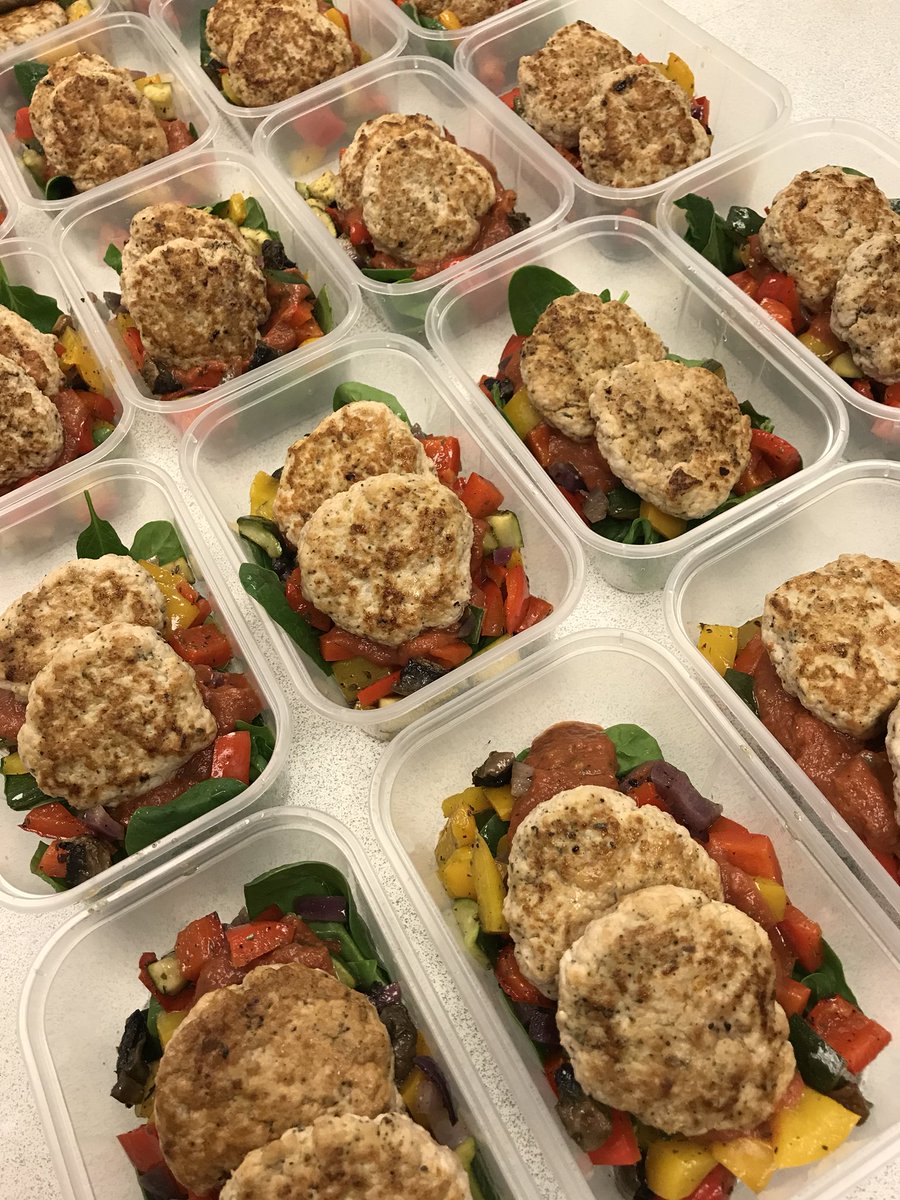 Looking for healthy meal prep with amazing taste? We have that right here at Bear &amp; Natural kitchen! 🐻🌳 -
If you’re wanting to lose, gain or maintain weight, our meal plan is perfect for YOU.
__
Send us an email info@bearandnatural.co.uk for more information 😊
