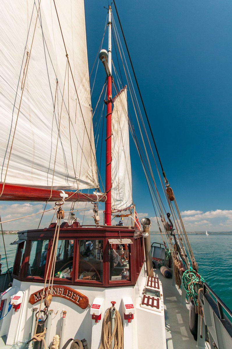 SailMoonfleet's tweet photo. 📸 Steve Brookwell #Sunny_Summer #Sailing_to_the_sunshine #sailsup #sailingthesea #kidsplay #daysoutwiththekids #daysout #sea #waves #sightseeing #tourist #tourism #funinthesun #captainscrum #Pirates #hoistsails #dorset #devon #Cornwall #somerset #wales #bridport #lymeregis https://t.co/6RMFl9dHWO