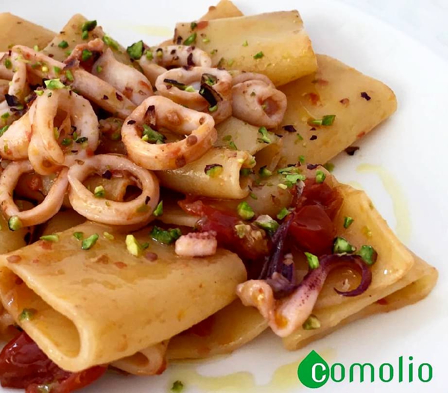 _ComOlio's tweet photo. PACCHERI CON CALAMARI E PISTACCHI 😋😋

Ricetta completa ⚡ https://t.co/sBGxoAZRQF

#extravergine #comolio #foodart #mindgourmet #ferragosto # https://t.co/uIiACKo4TS