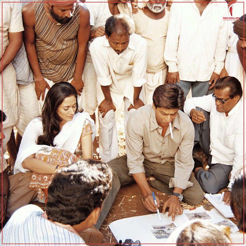 RedChilliesEnt's tweet photo. Teamwork is all about dividing the task &amp; multiplying the success! #ThursdayThoughts 👍

@iamsrk #Swades https://t.co/voBQWaR2a6