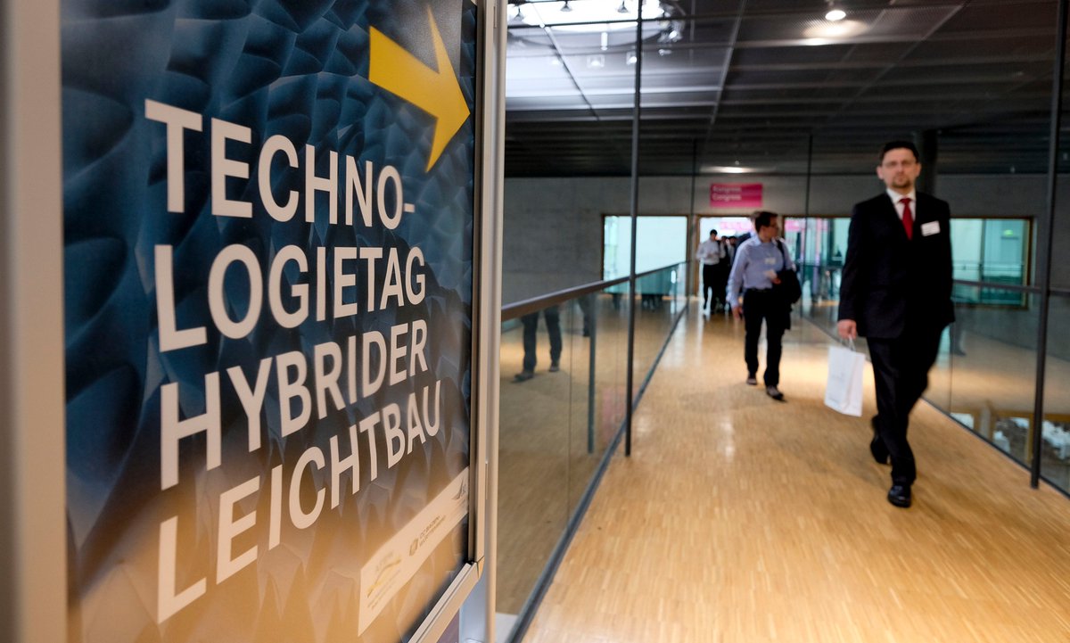 EDAGGroup's tweet photo. In der Vortragsreihe "Prozess Innovation: Optimierte Produktionsprozesse & neue Strukturen" präsentierte unser Kunststofftechnik-Experte eine Neuentwicklung für den Einsatz von Hybridmaterial Verbindungen. Audiopräsentation ab sofort verfügbar #thl18
https://t.co/bUqVSBMbR9 https://t.co/bYPc7pB8dT