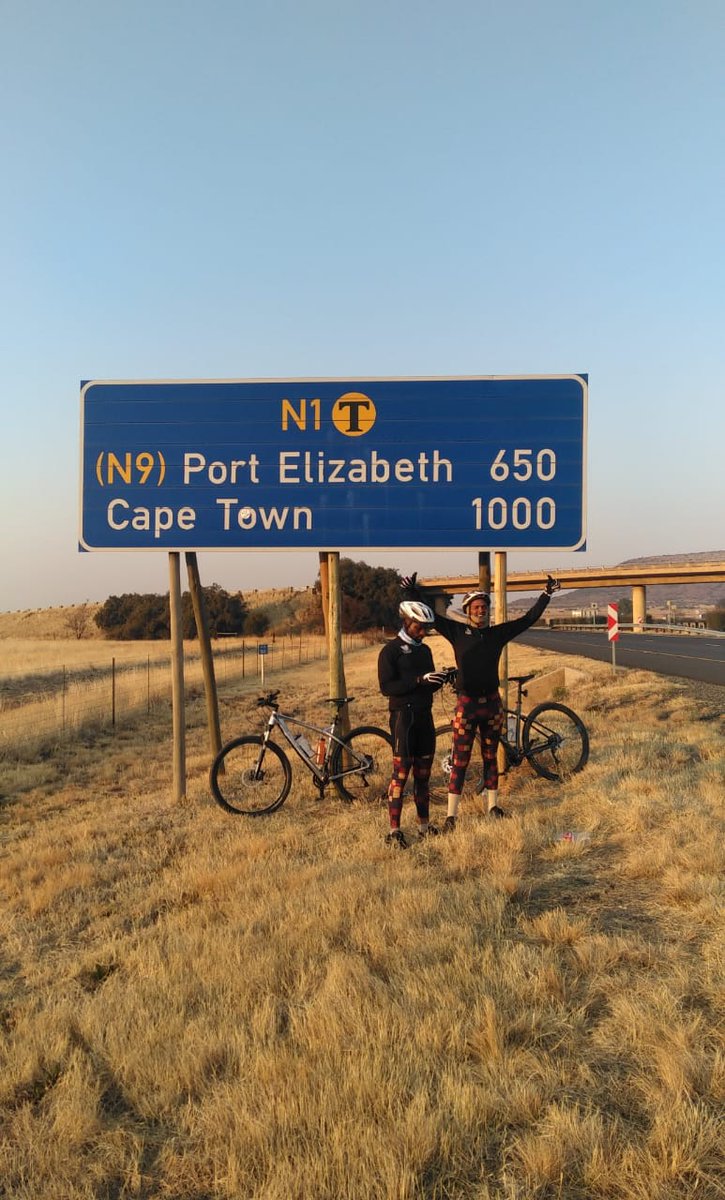 stjohns_college's tweet image. The @C4C_ZA lads are one third of the way through their journey on their way to to Colesburg after a stopover in Bloem to chat to schools and communities about the importance of reading. Keep going gents, we're right behind you! #Cycle4Change18 #LuxVitaCaritas @stjohns_college