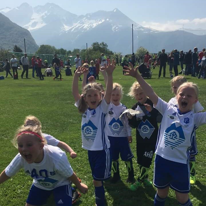 Støtt klubben du brenner for - Sportsklubben Rollon. 💙
Vi har nå opprettet muligheten med Tafjord - at du kan inngå avtalen Tafjord Samspill som genererer penger i klubbkassa. Bytt strømavtale i dag! Status per 16.08.2018 1 stk. Hvor mange støttespillere klarer vi å rekruttere?