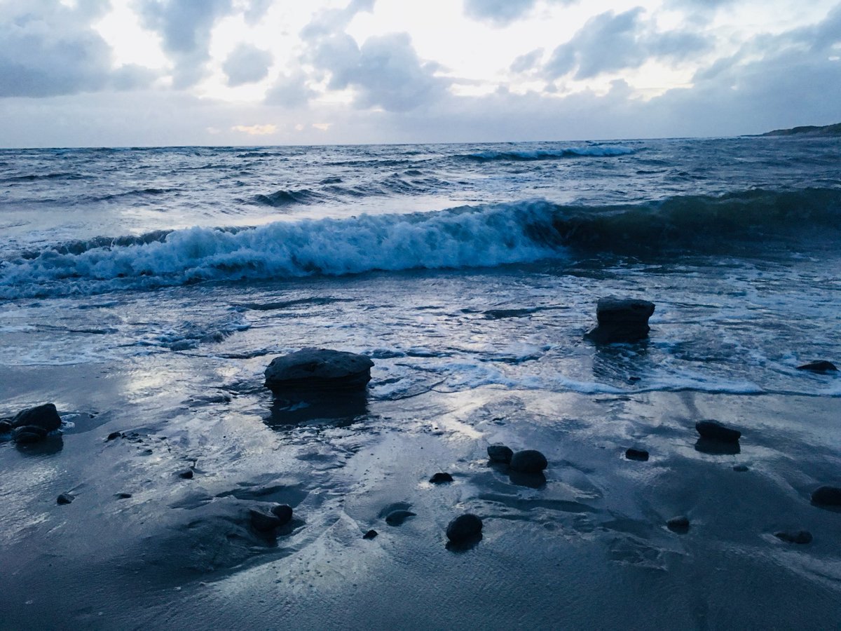 UistWool's tweet photo. Reothart. (Pt 2/2)
These lumps are little islands of sand, slowly being eroded by each wave- you can see the depth of sand being moved by a single tide!
#southuist #reothart #springtide #howmore #outerhebrides #coastalliving #watchinthetiderollaway #seachange #wetfeet #duskwalk https://t.co/SXA79IEcQM
