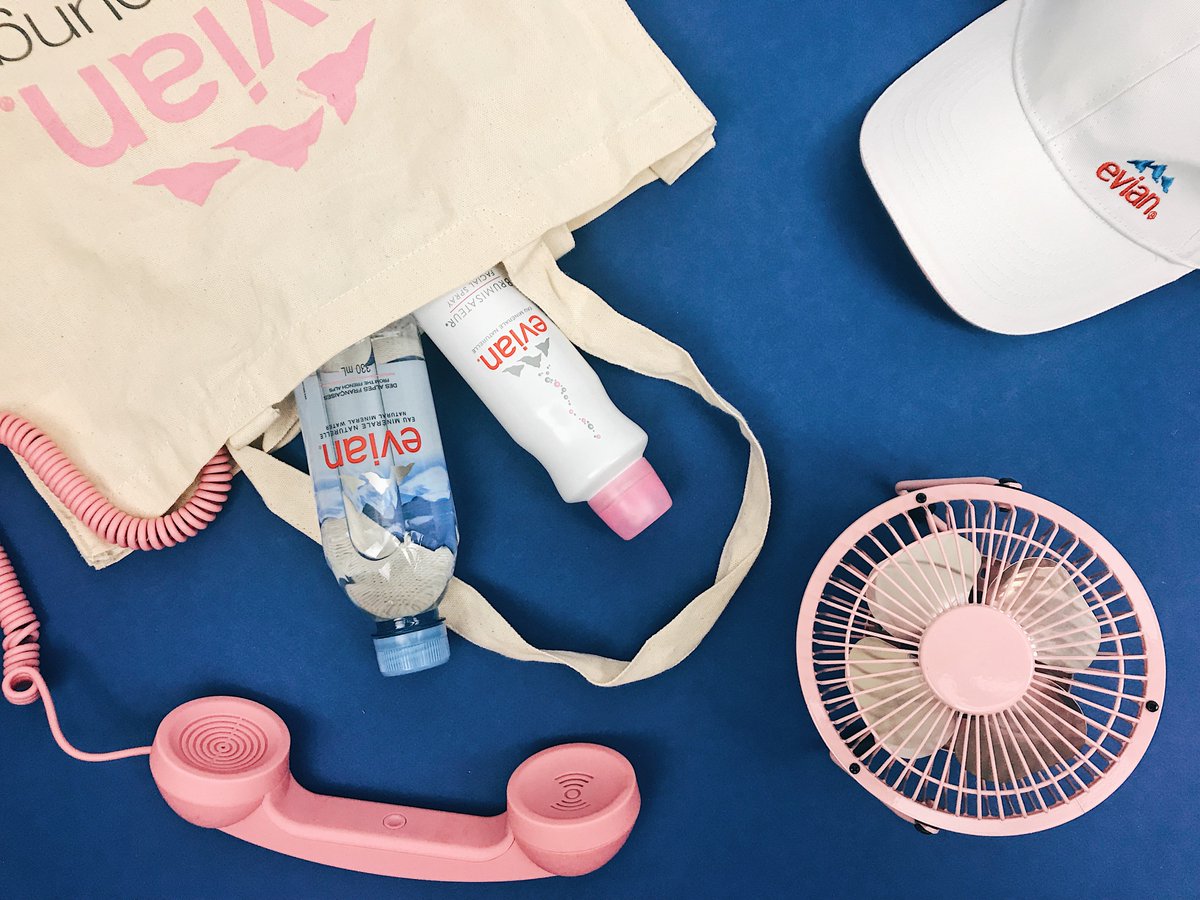 evianFrance's tweet photo. Bloqués au bureau avec cette chaleur ! 🔥💻
A défaut de vous envoyer à Acapluclo, nous faisons gagner le kit spécial été à 50 d'entre vous, de quoi vous garder au frais &amp; hydraté 💧☀️ Pour le remporter -> Follow + RT 😎 #evian #Liveyoung 10 gagnants chaque jour jusqu'au 20/08 https://t.co/n5Vb4nIv7o