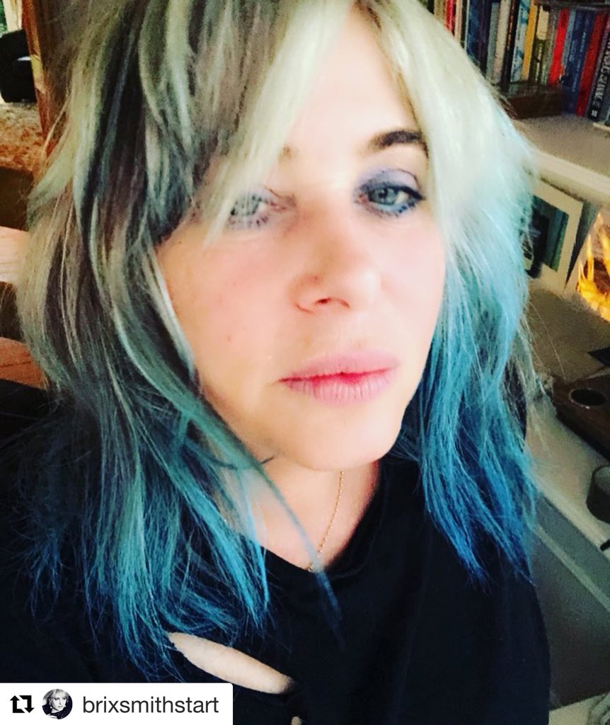 Brixsmithstart's tweet image. Today I’ll be joining the #Roundtable panel for @BBClamacqshow on @BBC6Music  with @MilesKaneMusic &amp;amp; @nemonemetaxas  bring on the TUNES! Xx💙💙 #Extricated #BreakingState  #womenrock #TheFall @sleafordmods