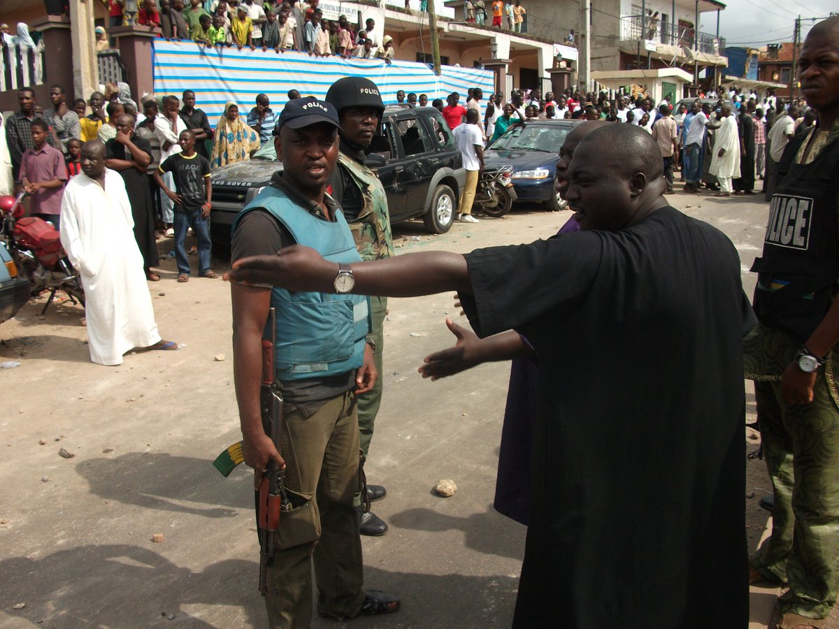 YomiShogunle's tweet photo. Carrying Police Gun Since 1992 #TBT
1993 A cadet.
2004 UN Peacekeeper.
2010 DPO Mokola, Ibadan, riot at Sabo.
2012 DPO Yemetu Ib. (Day DPO Pen Cinema Agege, Lagos shot dead a fuel subsidy protester).
To get RT a 'man' Tweeted "worried that Yomi Shogunle is legally carrying a gun" https://t.co/X6WjBaqemz