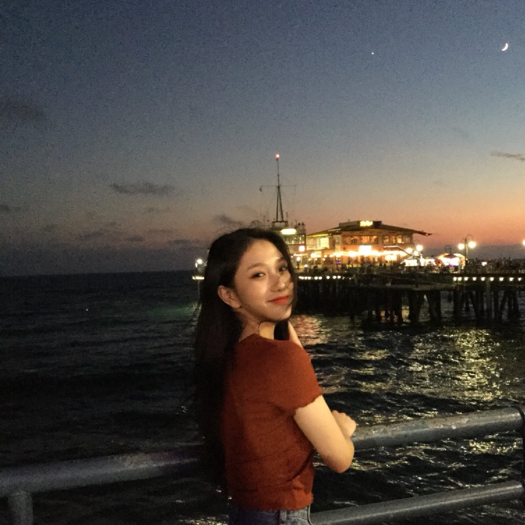 realfromis_9's tweet photo. [서연] 하늘이 예뻐서 팬분들이 보고 싶었어요....⭐
#보고_싶었어 #LA #venice_beach #한국컴백! #👊 https://t.co/QFl8mynsdN