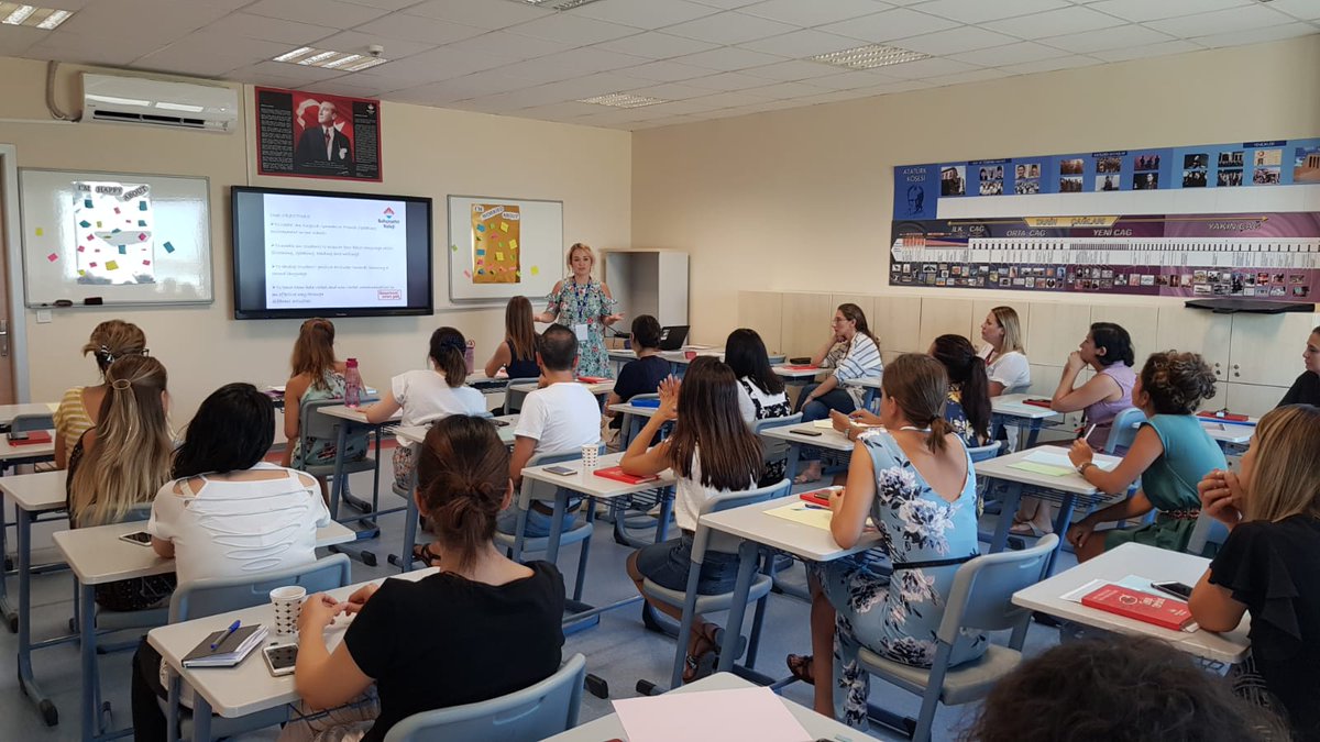 nagihanhoyur's tweet photo. Bahcesehir Bursa Modern Foreign Language Department Inservice Training ✌️ #teamworkmakesthedreamwork #makeyourownkindofmusic #BKBursaModern #foreignlanguagedepartment #educationalrockstars 👩🎤 https://t.co/f6hyOgcF5c