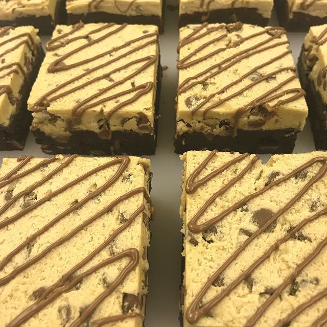 Good luck to everyone receiving their A-Level results this morning, special shout-out to one of our weekend warriors, @livlaa_  We’re sure you’ve smashed it!

Liv chose this weeks brownie - COOKIE DOUGH BROWNIE 👌😝 Come and get them! ift.tt/2KW51Fr